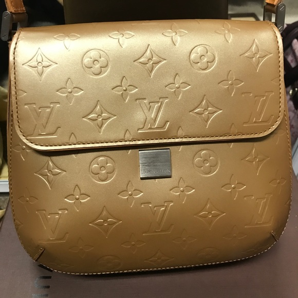 Louis Vuitton Handbags - 💯 Authentic matte vernis gold purse